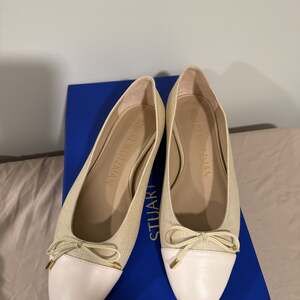New never worn size 7B Stuart Weitzman ballet small heel